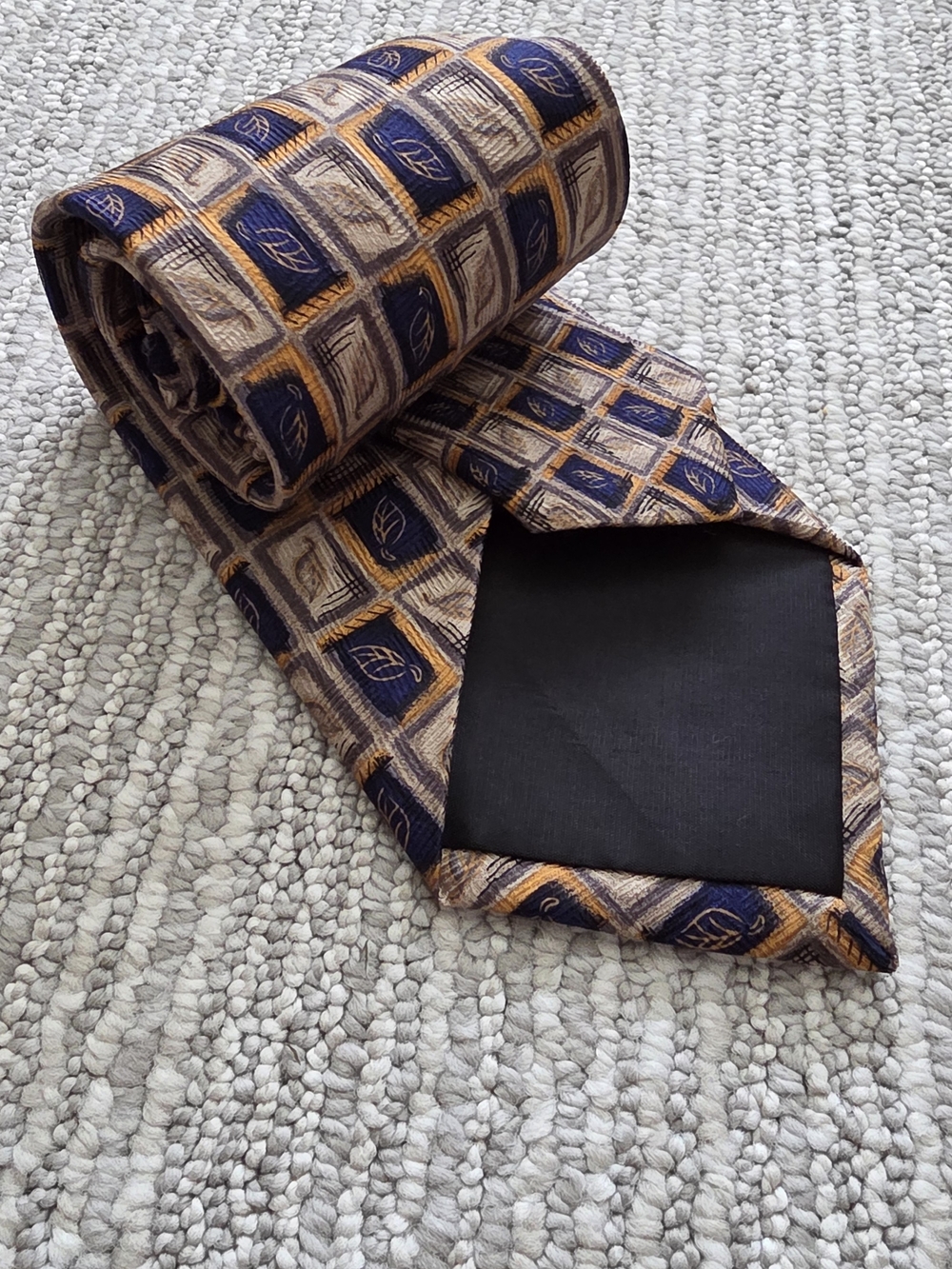 Men's Navy and Tan Patterned Silk Tie